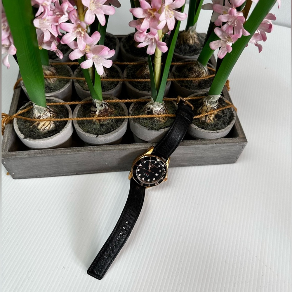 Swiss Legend Luminous Unisex watch with black leather band excellent condition